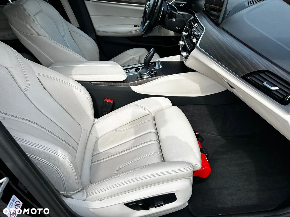BMW Seria 5 530e xDrive M Sport sport - 27