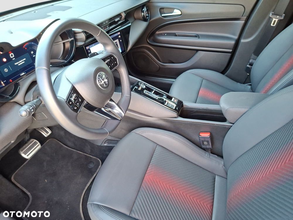 Alfa Romeo Junior 1.2 mHEV Ibrida Speciale eDCT - 10