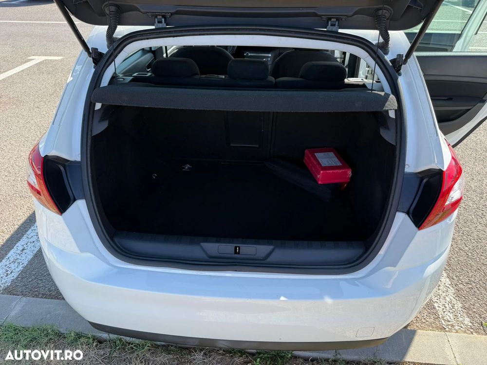 Peugeot 308 1.2 L PureTech Turbo Active - 17