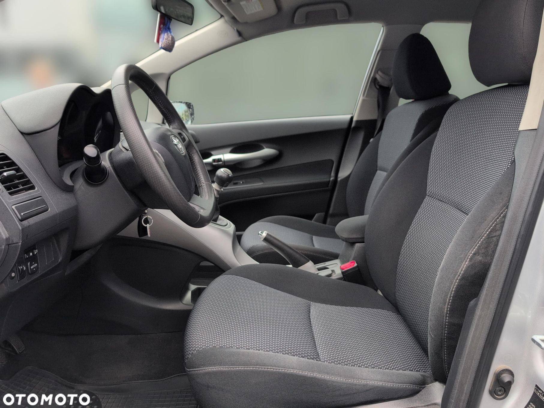 Toyota Auris 1.6 2010 - 15