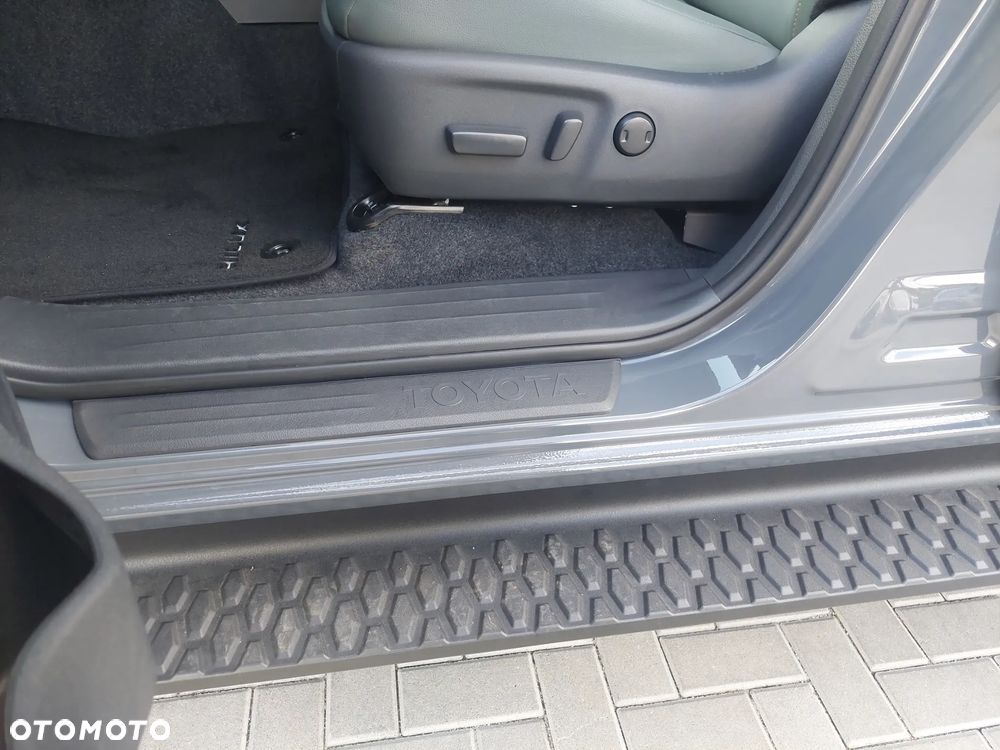 Toyota Hilux 2.8 D-4D mHEV Double Cab Invincible 4x4 - 29