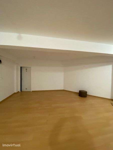 Aluga-se espaço comercial/loja - Grande imagem: 4/8