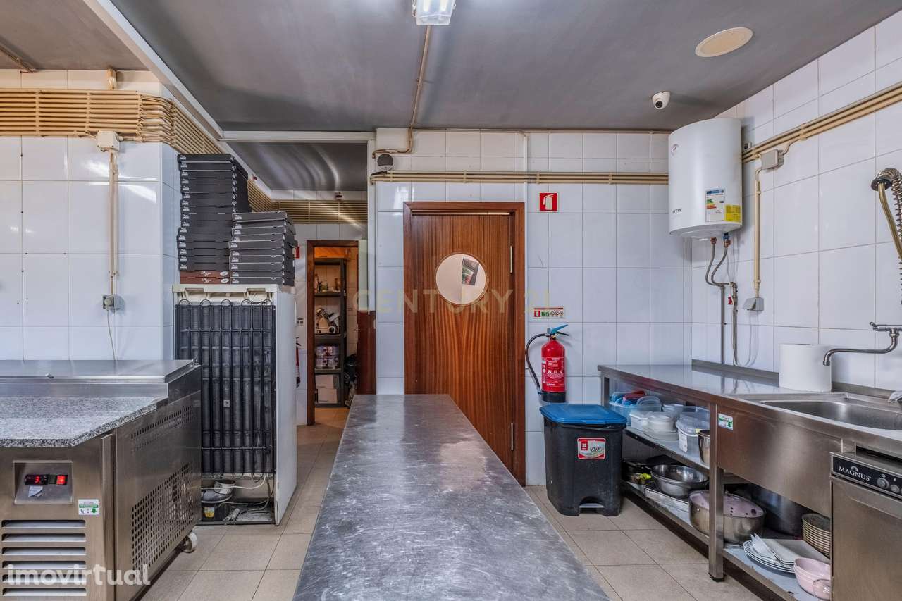 Trespasse de Pizzaria com esplanada em Águas Santas - Grande imagem: 3/34