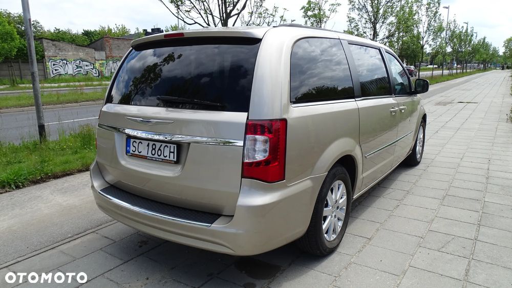 Chrysler Town & Country 3.6 Limited - 8