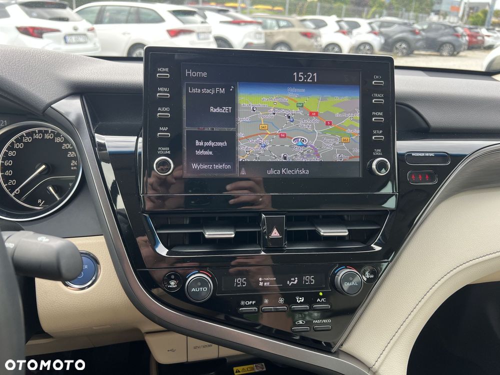 Toyota Camry 2.5 Hybrid Executive CVT - 18