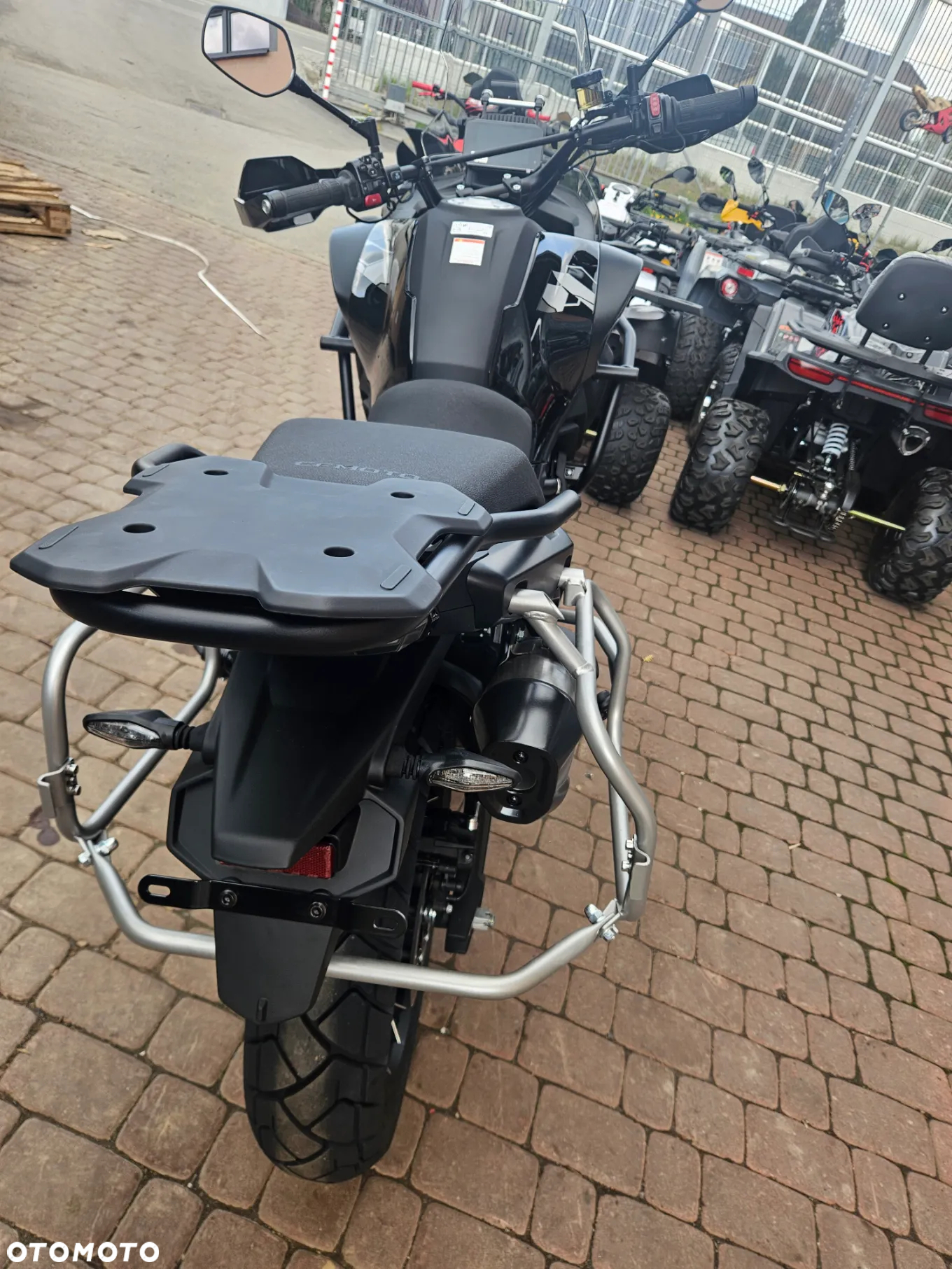 CFMoto MT - 10