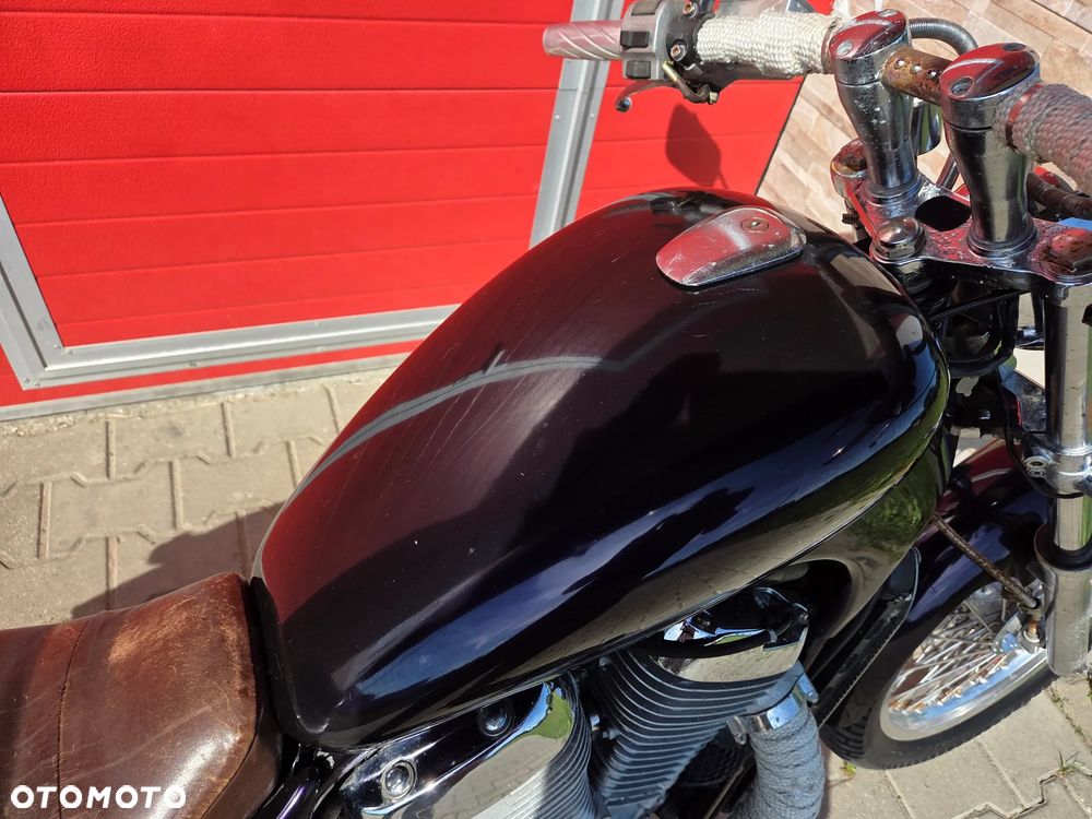 Suzuki Intruder - 8