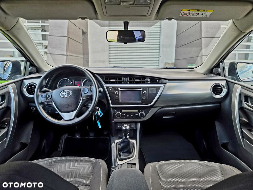 Toyota Auris 1.6 Premium - 8