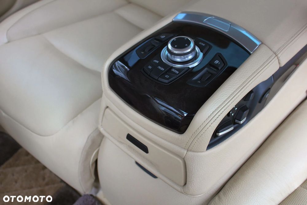 BMW Seria 7 750Li - 25