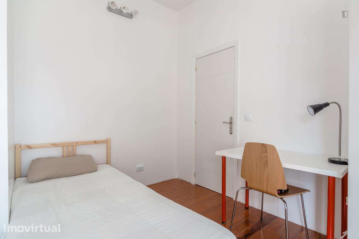 Quarto - localizado em Alameda Lisbon - Grande imagem: 4/13