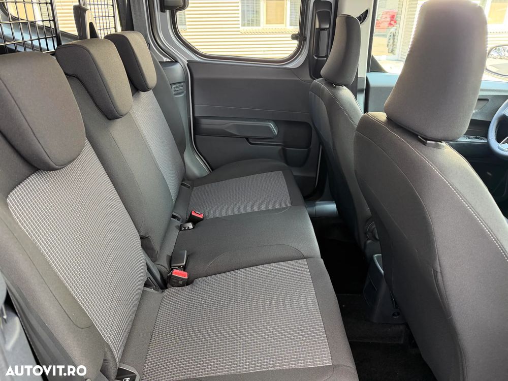 Ford Courier - 22