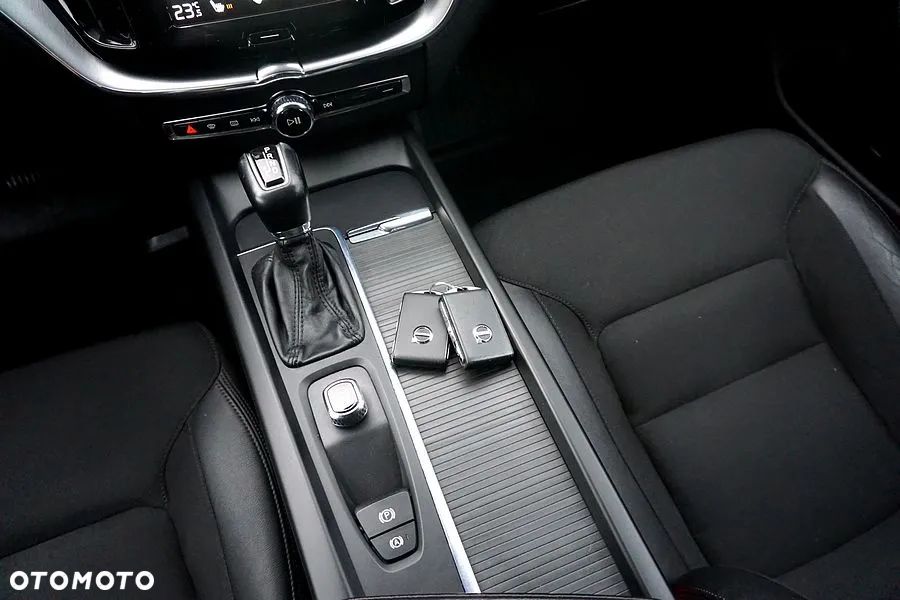 Volvo XC 60 D4 AWD Geartronic Momentum - 35