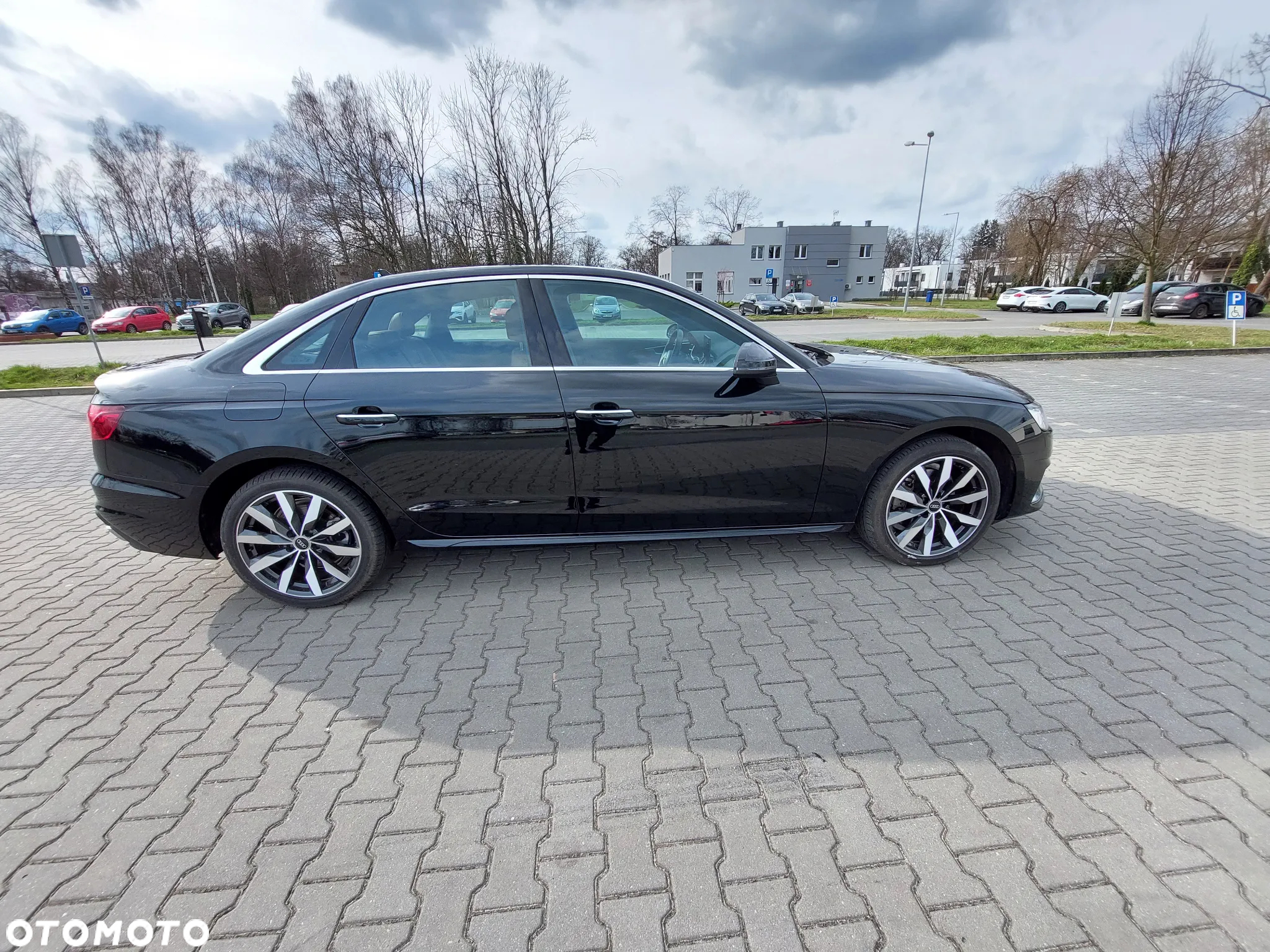 Audi A4 40 TFSI quattro S tronic advanced - 4
