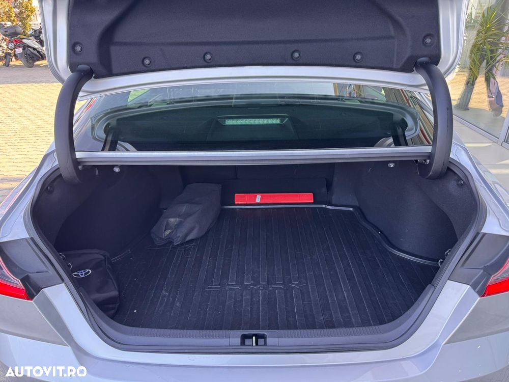 Toyota Camry 2.5 Exclusive - 29