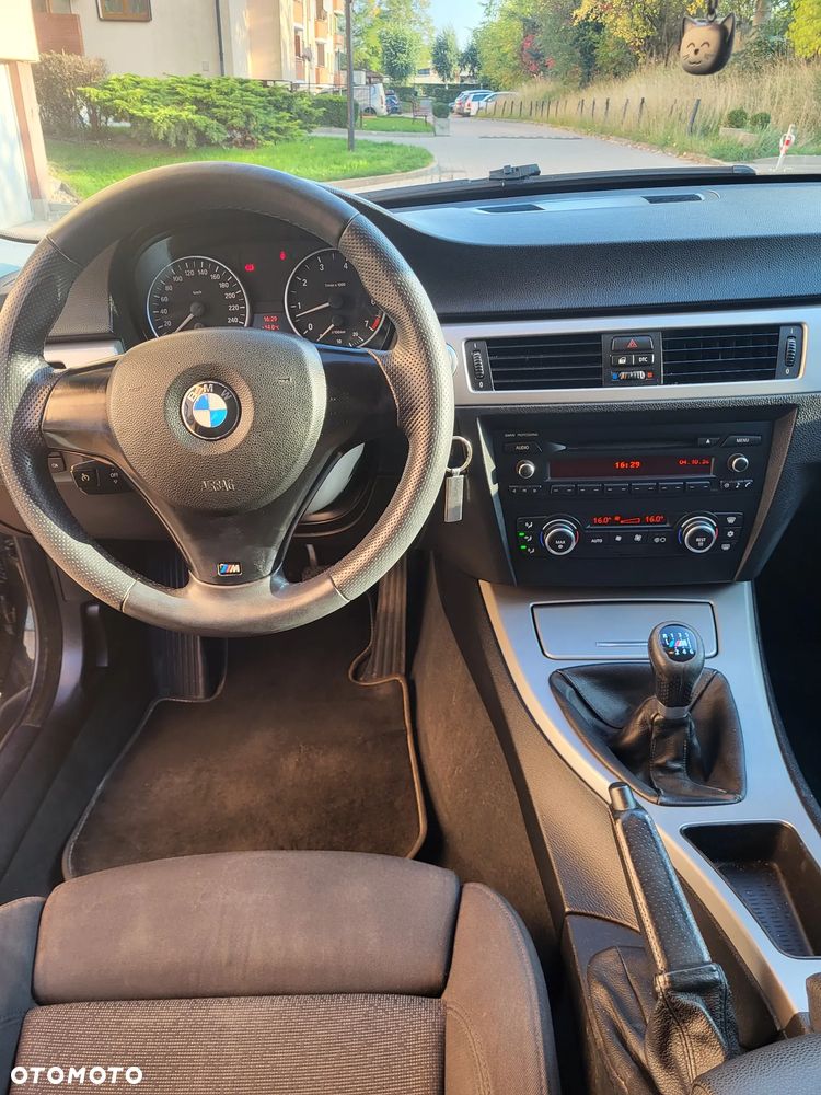 BMW Seria 3 318i - 6