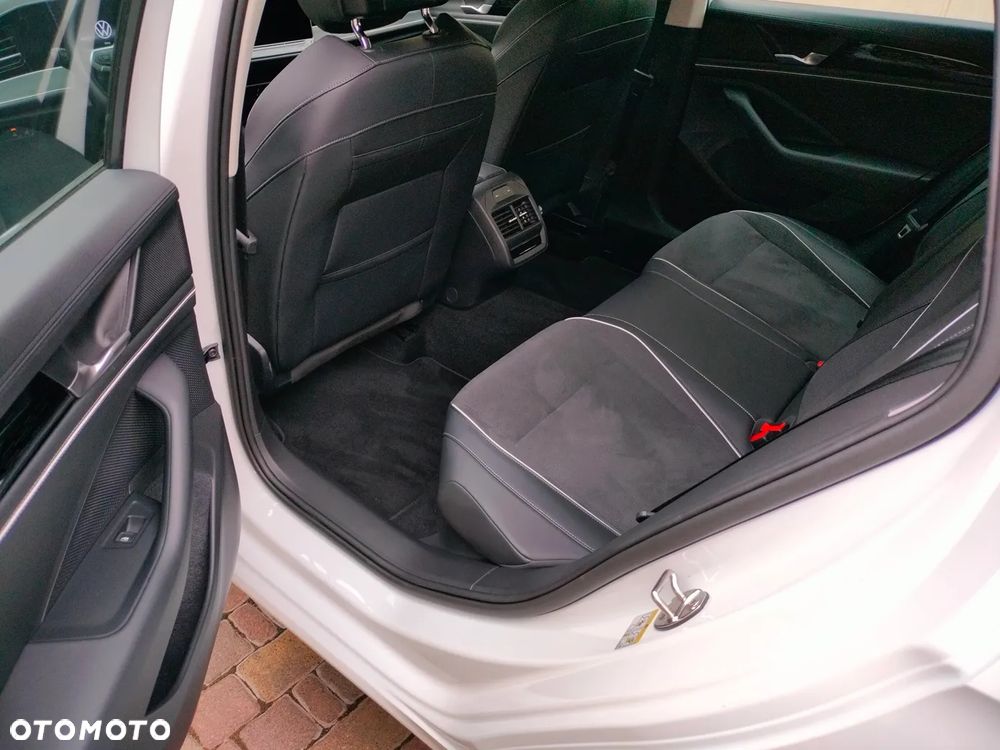 Volkswagen Passat - 12