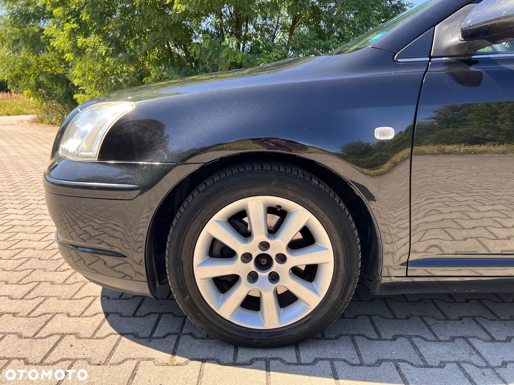 Toyota Avensis 2.2 D-4D X - 12