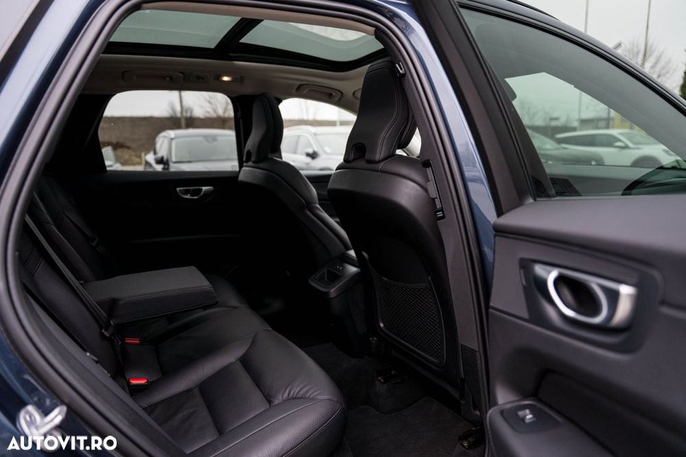 Volvo XC 60 B4 D Plus Dark - 8