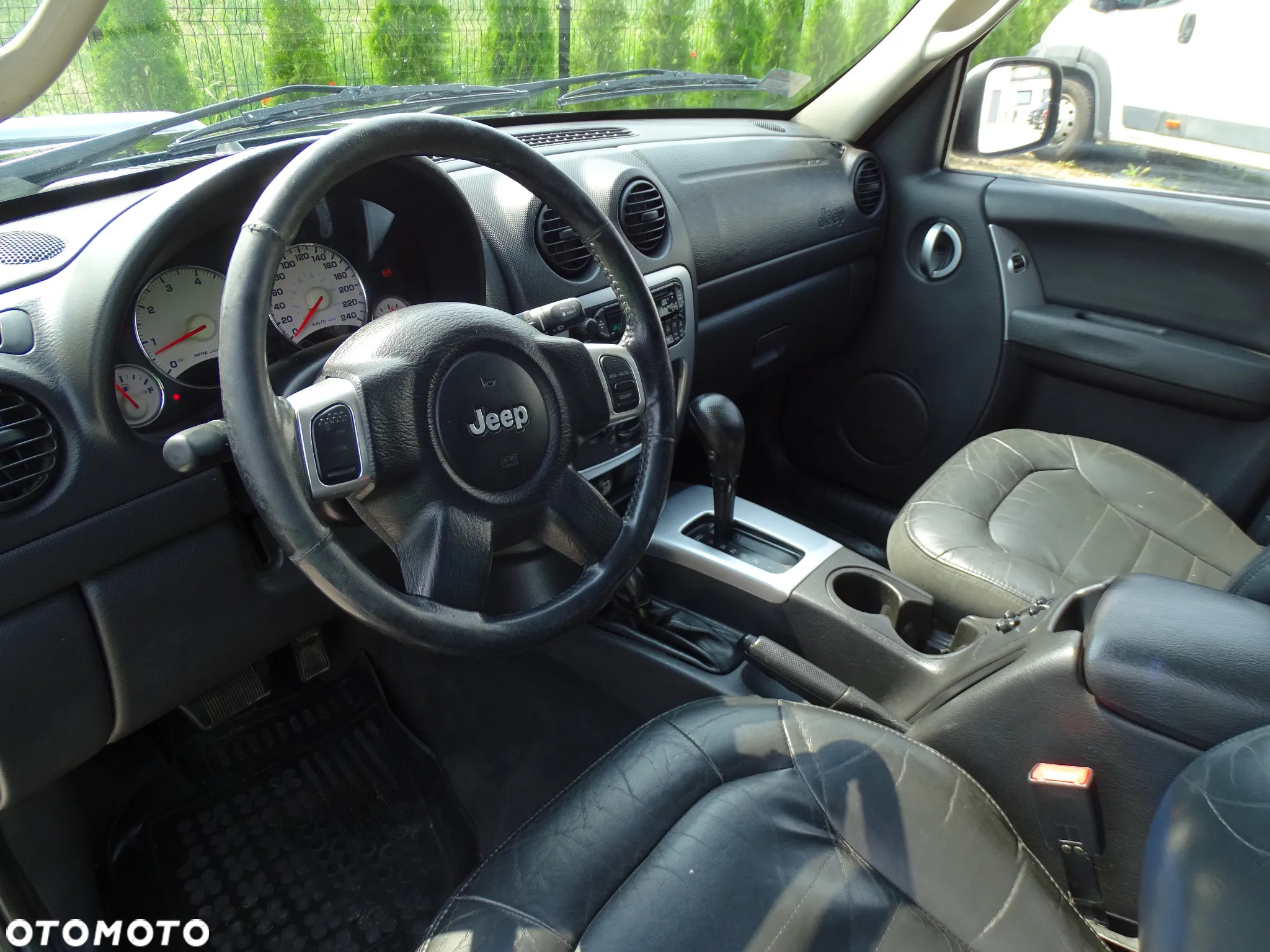 Jeep Liberty 3.7 4x4 - 10