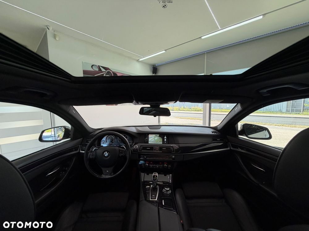BMW Seria 5 525d xDrive - 17