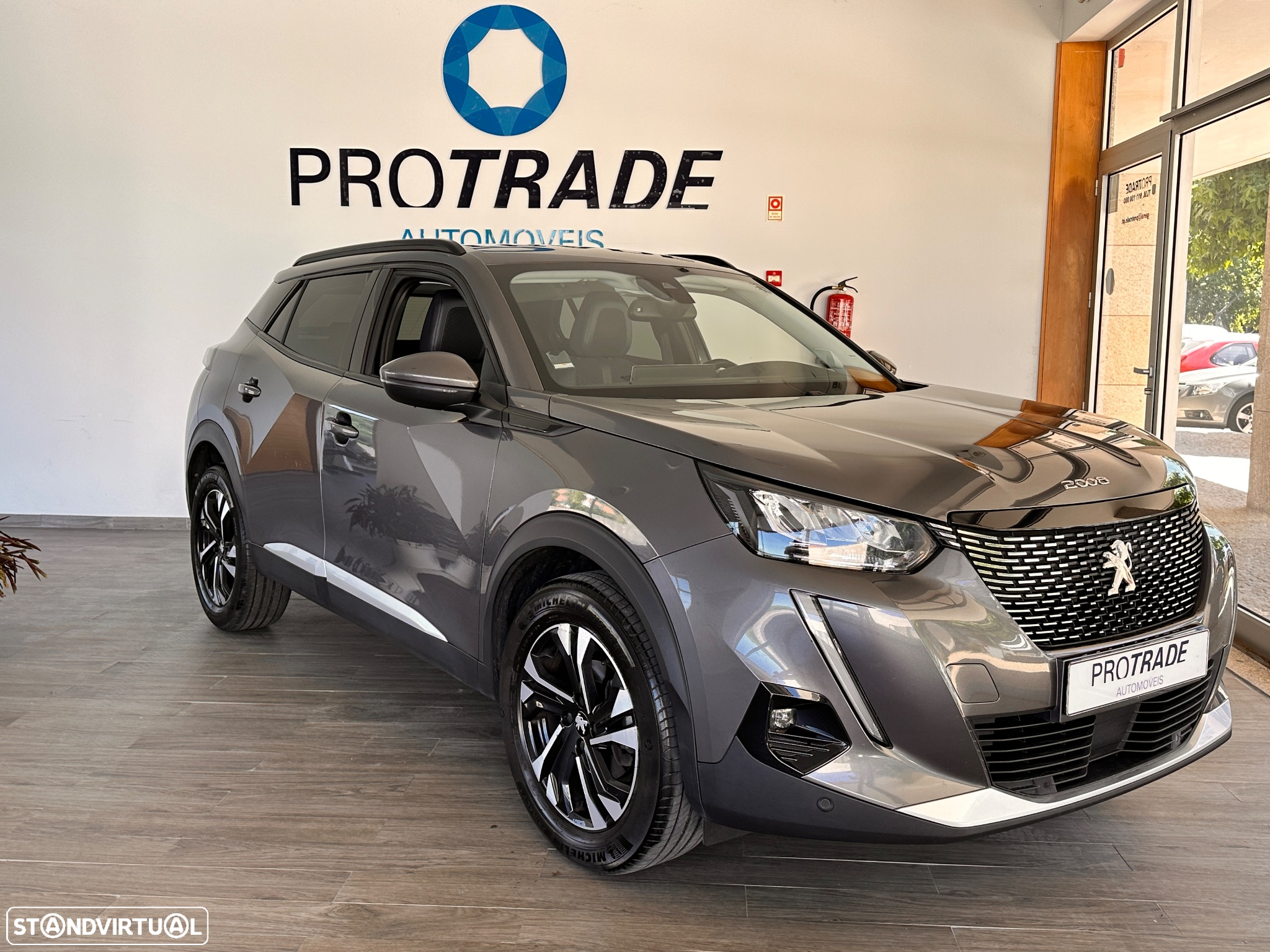 Peugeot 2008 PureTech 130 EAT8 Allure - 4