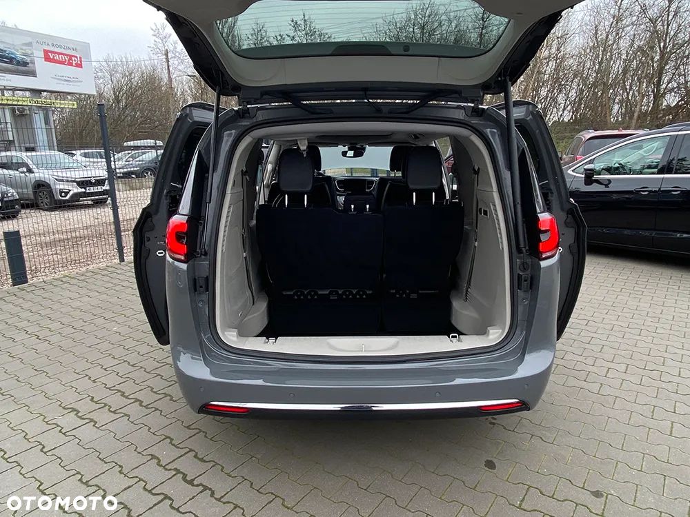 Chrysler Pacifica - 11