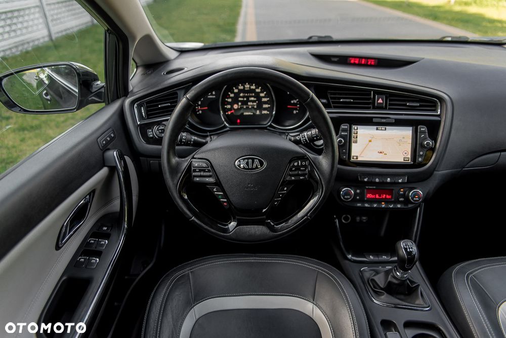 Kia Ceed 1.6 CRDi 136 ISG Platinum Edition - 37
