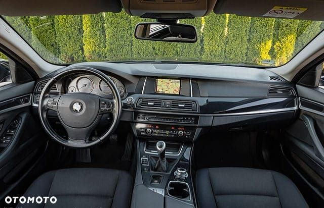 BMW Seria 5 525d - 16