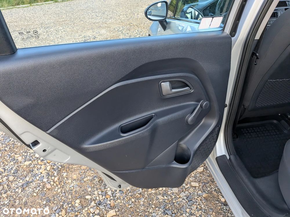 Kia Rio 1.2 L - 12