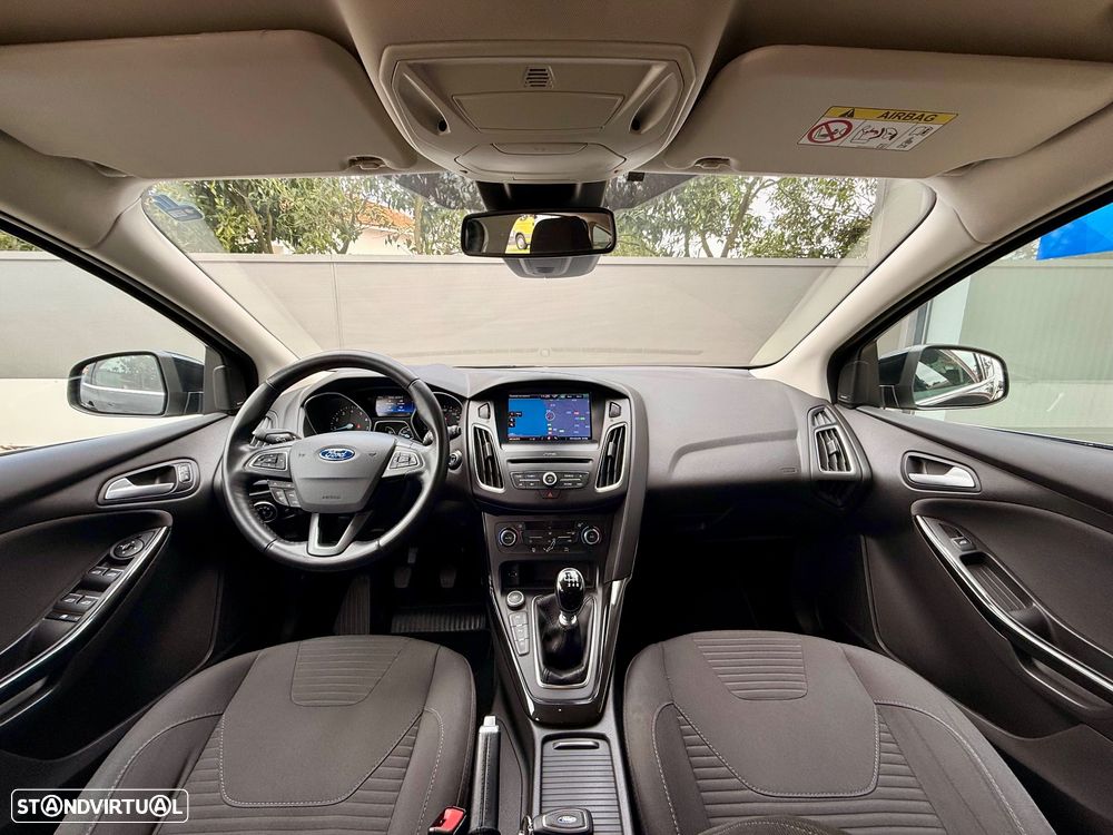 Ford Focus 1.0 EcoBoost S&S TITANIUM - 10