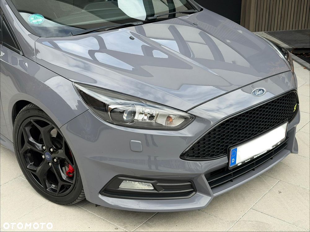 Ford Focus 2.0 EcoBoost ST - 9