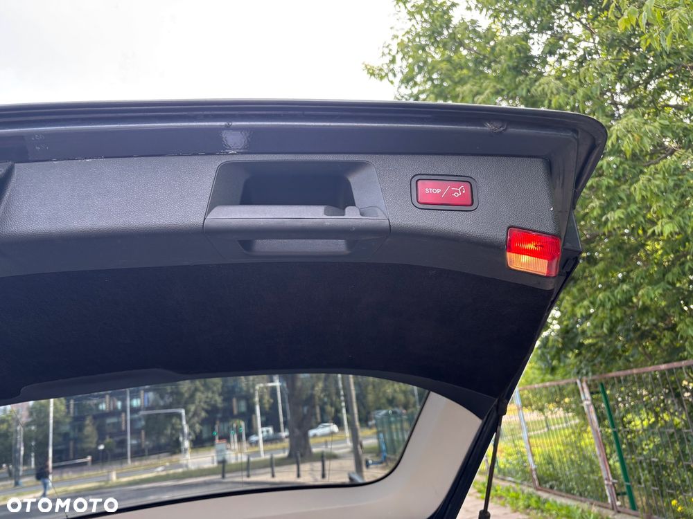 Mercedes-Benz Klasa E 220 CDI DPF BlueEFFICIENCY Automatik Avantgarde - 12