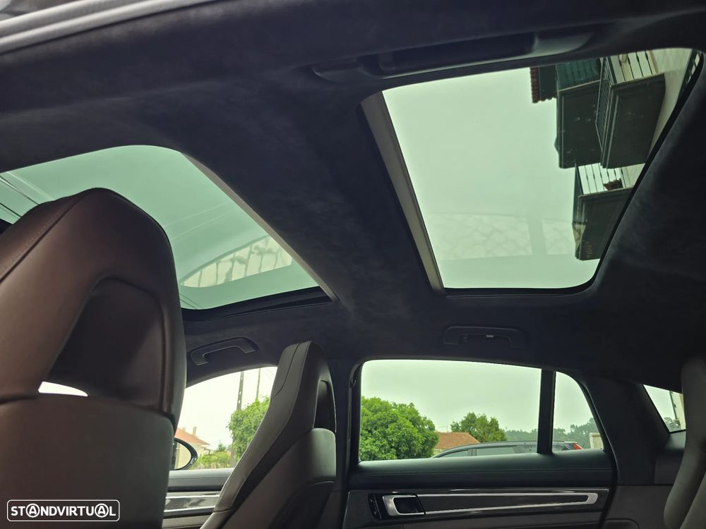 Porsche Panamera 4 E-Hybrid - 48