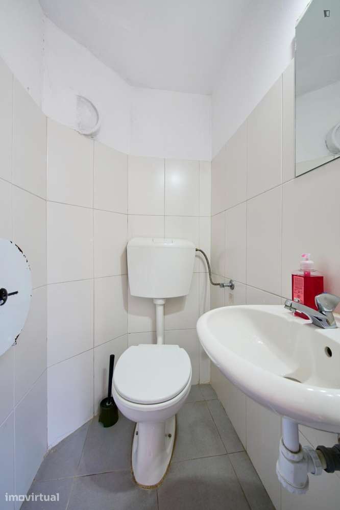 Quarto - localizado em Alameda Lisbon - Grande imagem: 4/50