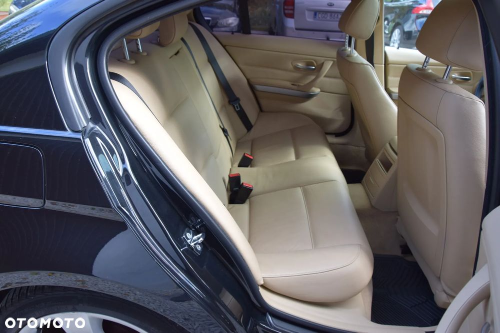 BMW Seria 3 320i - 22