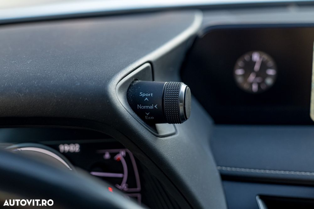 Lexus UX 200 FWD Business - 24