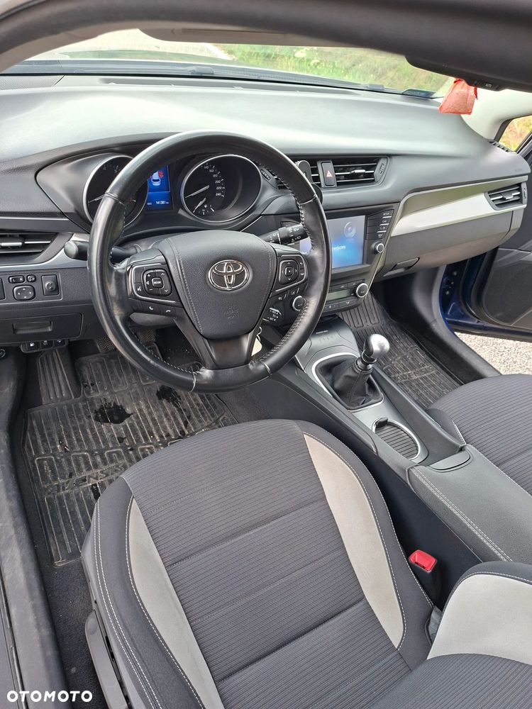 Toyota Avensis - 5