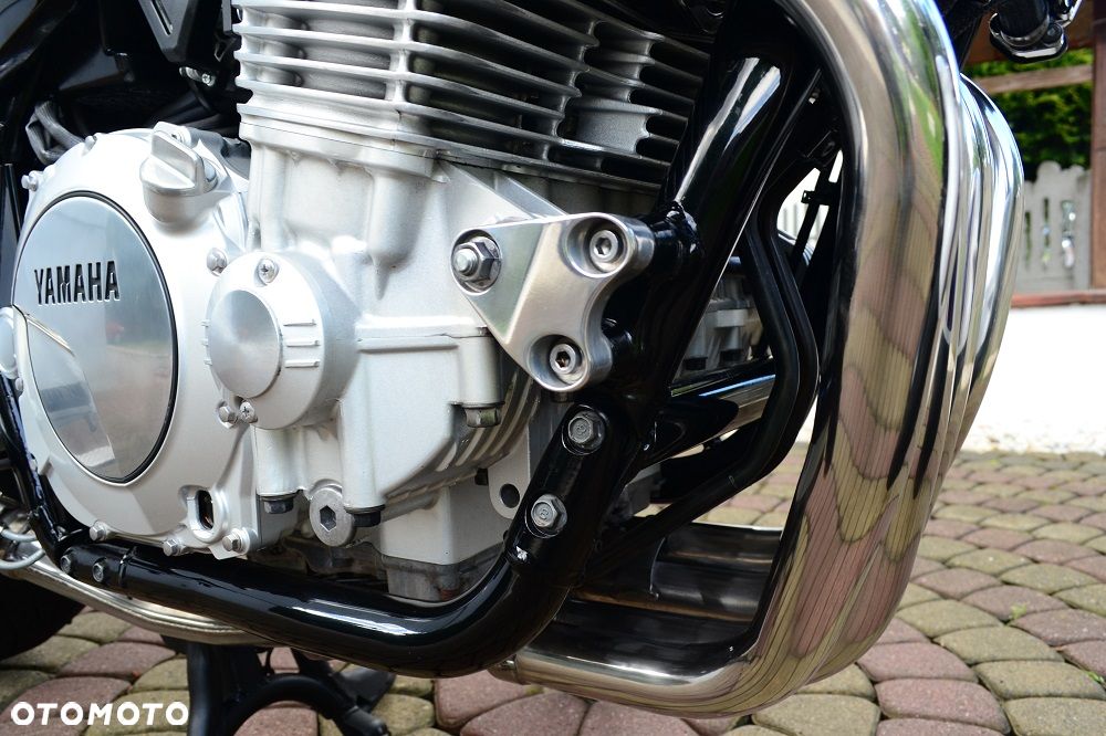 Yamaha XJR - 22