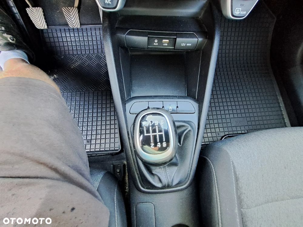 Kia Stonic 1.4 L - 14