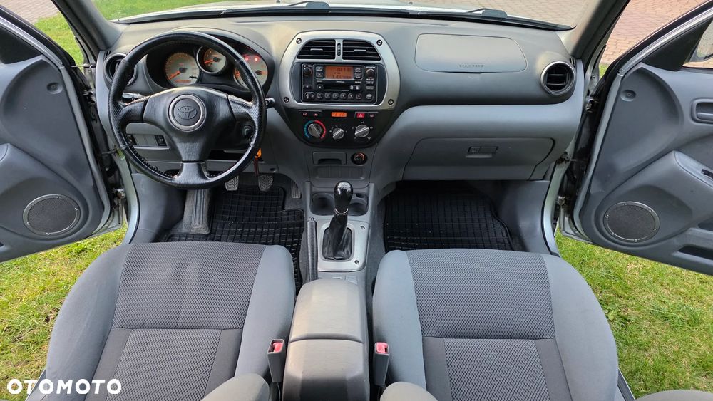 Toyota RAV4 4x4 Sol - 27