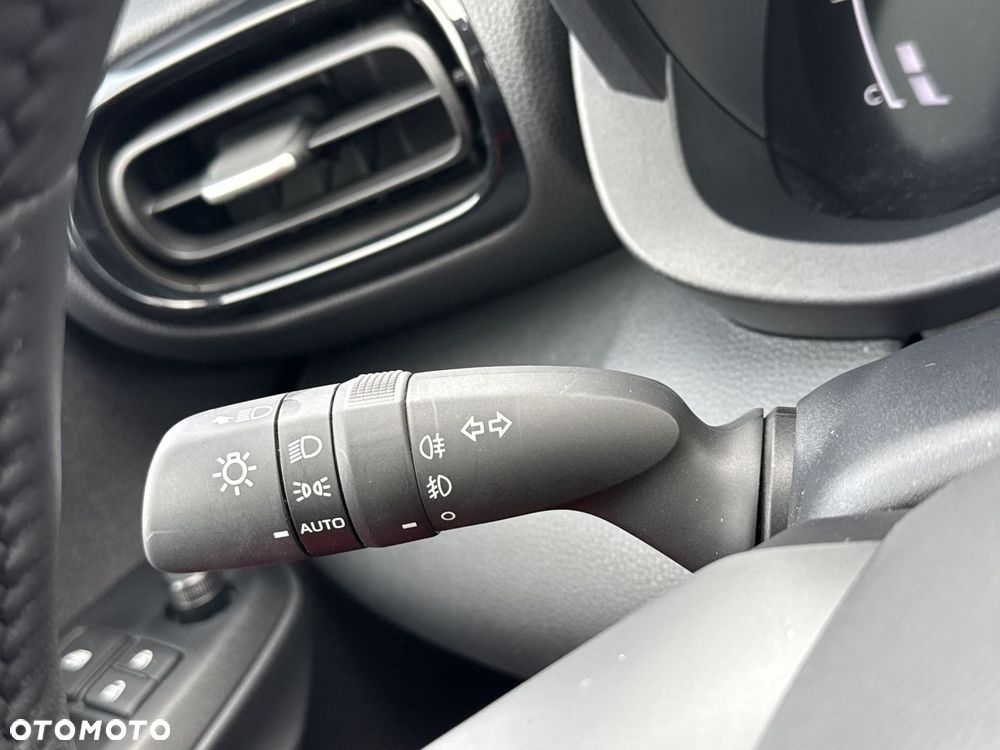 Toyota Yaris Hybrid 1.5 Style - 19