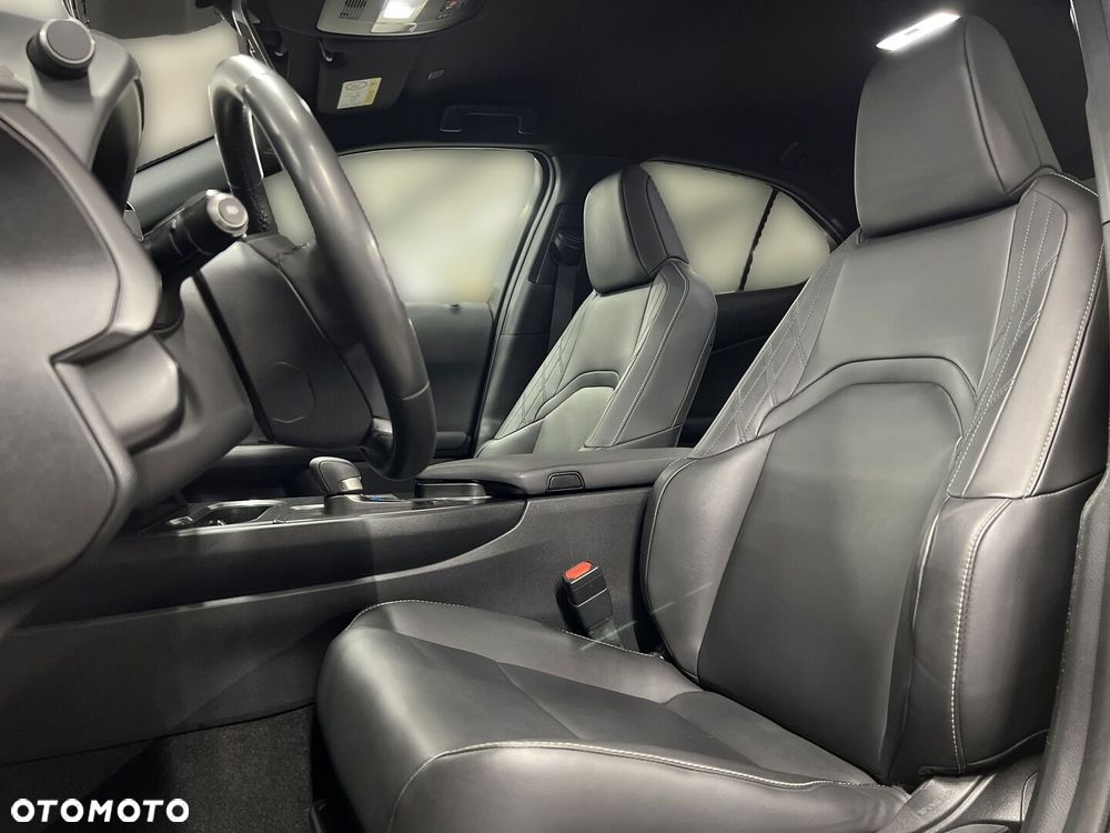 Lexus UX 300h F Sport Design - 20