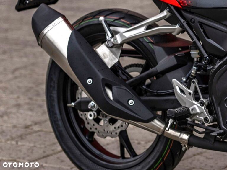 QJMOTOR SRK 125R - 11