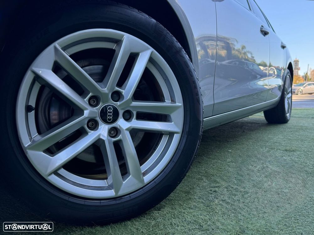 Audi A4 Avant 30 TDI Advanced S tronic - 4