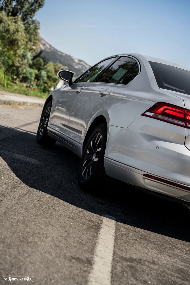 VW Passat 2.0 TDI Highline - 14