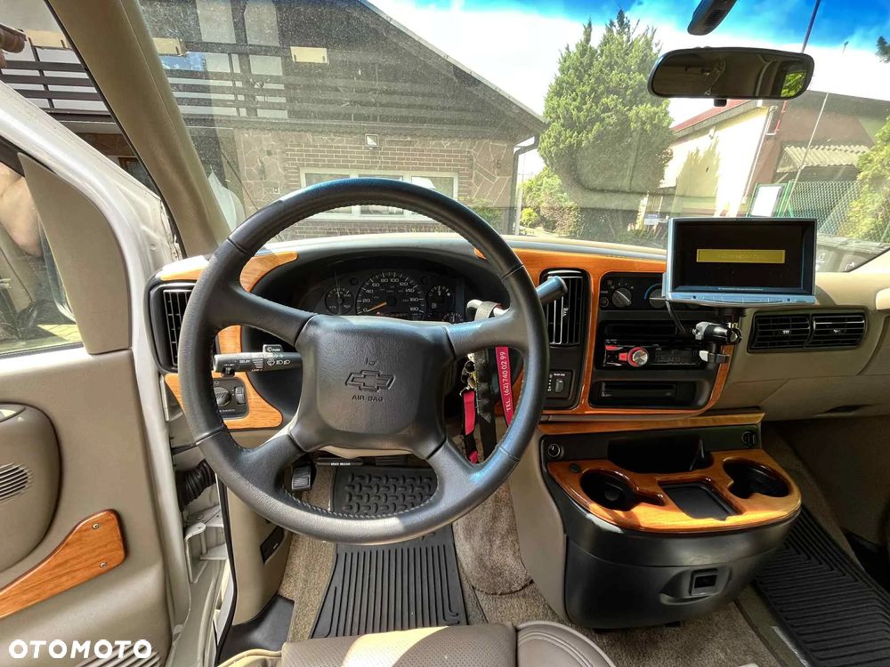 Chevrolet Express - 11