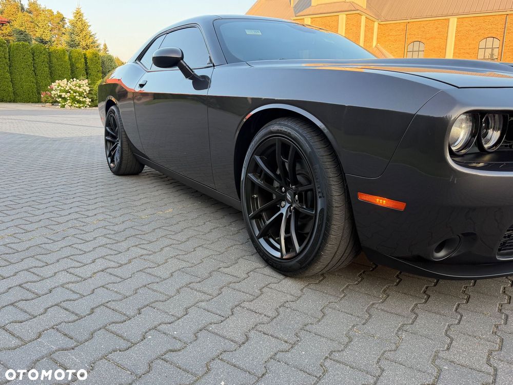 Dodge Challenger - 10