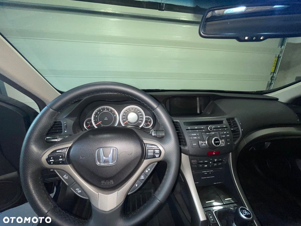 Honda Accord 2.0 Executive Nav - 17