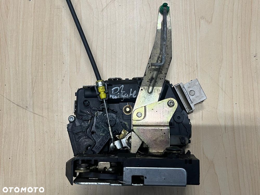 Zamek tylna klapa Land Rover Discovery 2 II - 1