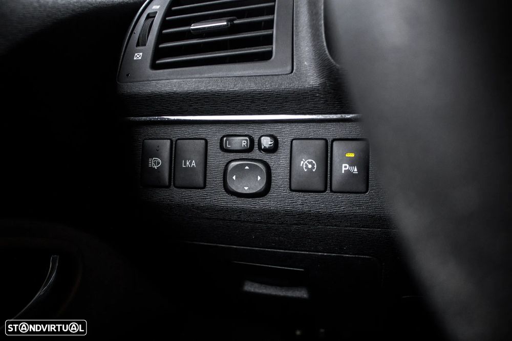 Toyota Avensis SW 2.2 D-CAT Premium - 17